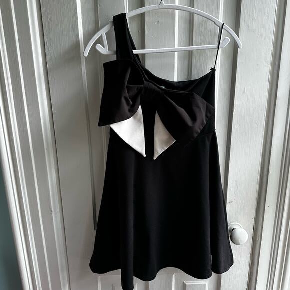 Judith March One Shoulder Bow Detail Dress - Picture 2 of 7
